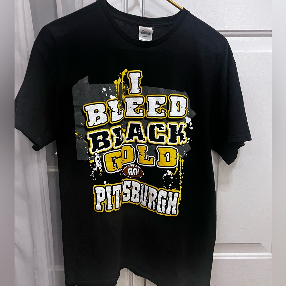 Gildan Black and Gold Pittsburgh Graphic T Short Sleeve Shirt Steelers Penguins